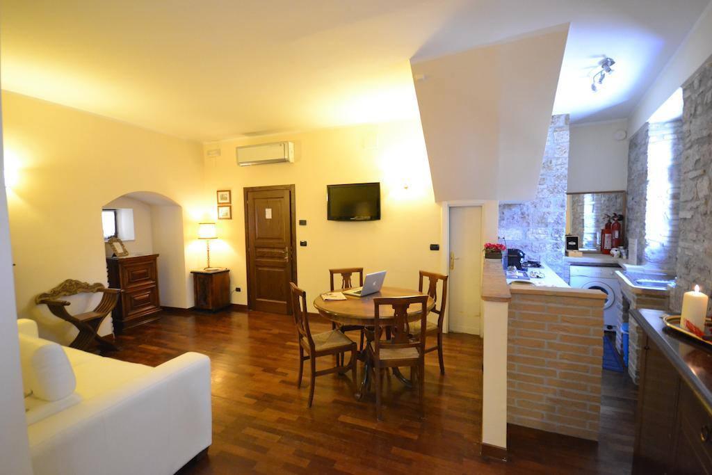 Case Brizi Asís Habitación foto